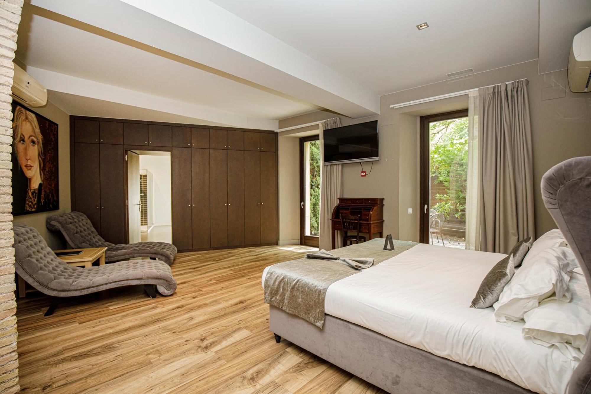 Les Clarisses Boutique Hotel Vic Esterno foto